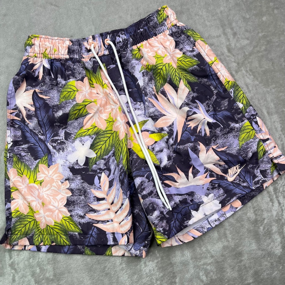 Nike Club Flow Mens Small Purple Floral Tropical Print Mesh Lined 6" Inseam